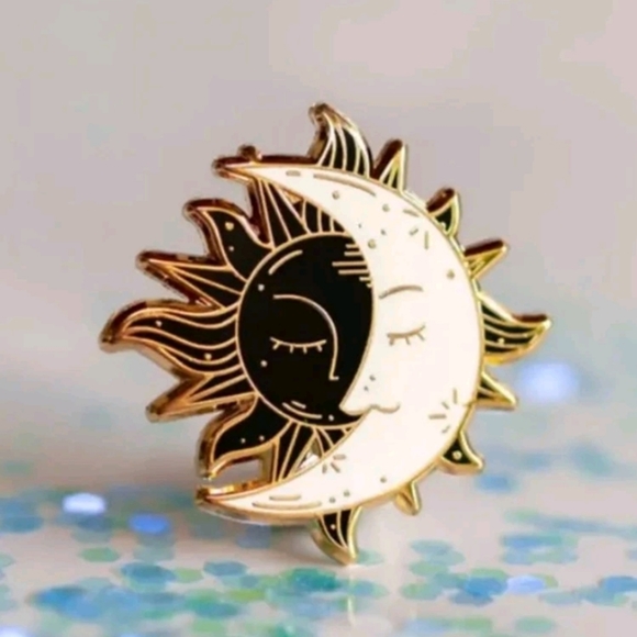 NWT " sun and moon" pin - Picture 2 of 2